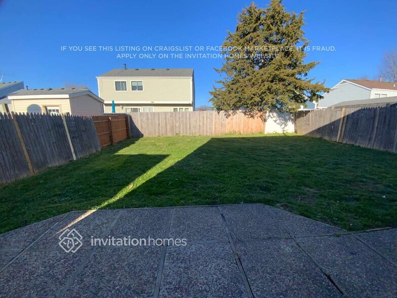 Building Photo - 2261 Bittersweet Ct