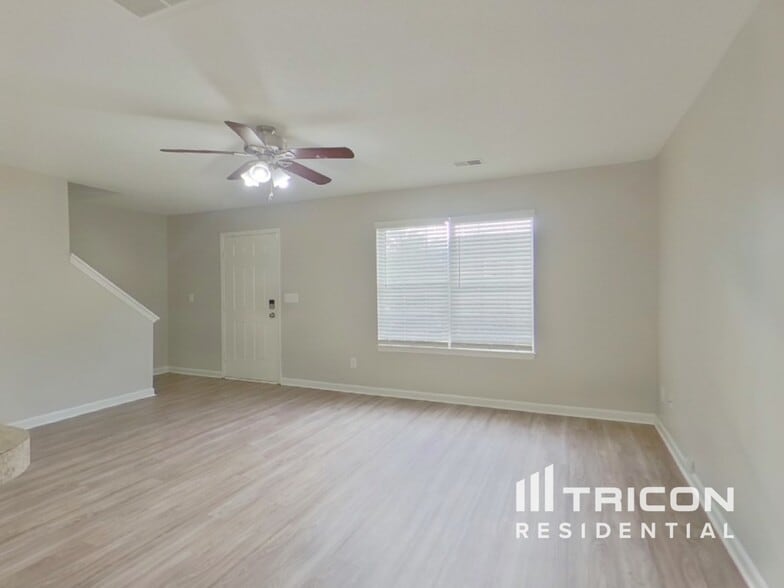 Building Photo - 325 Hampton Ridge Dr