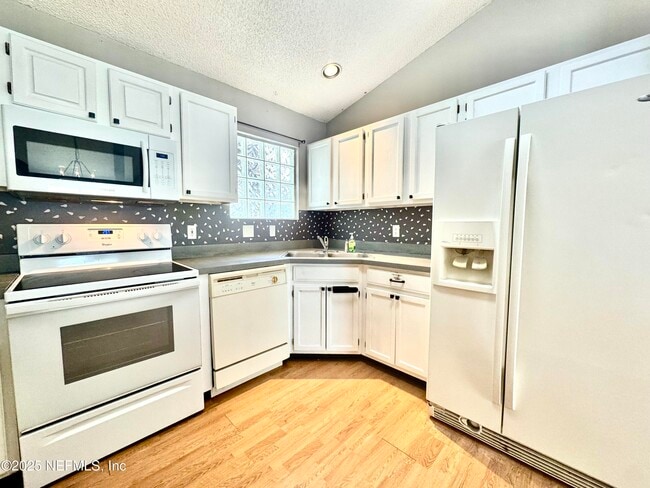 Building Photo - 11471 Mandarin Glen Cir W