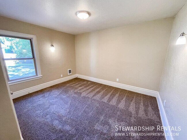 Building Photo - 2334 Augusta St