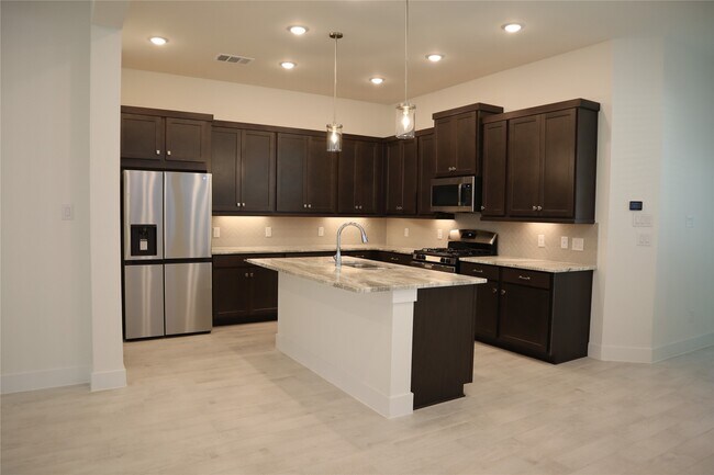 Building Photo - 21114 Garden Palm Dr