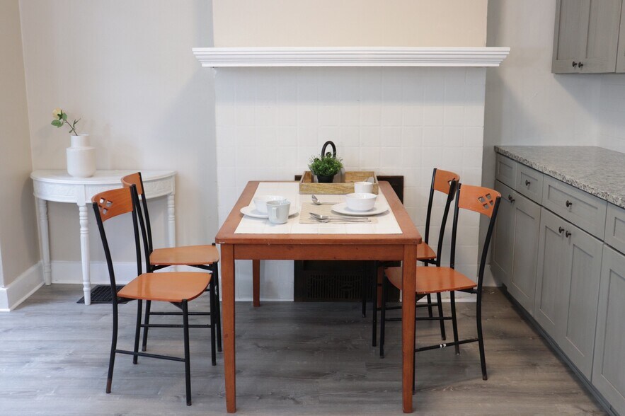 Building Photo - 1033 Flemington St