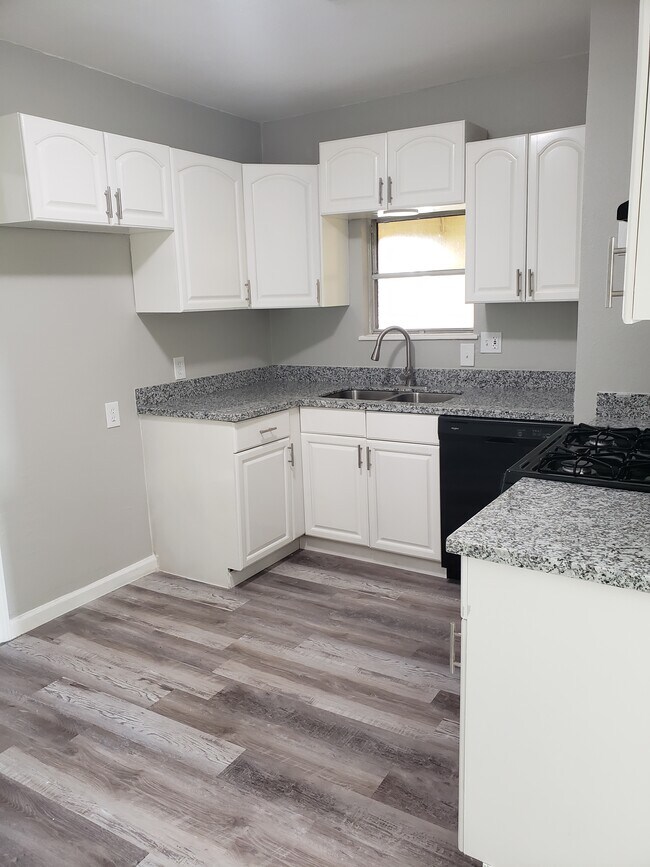 Kitchen - 226 S Iowa St