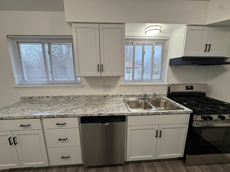 Building Photo - 825 W Thomas L Pkwy