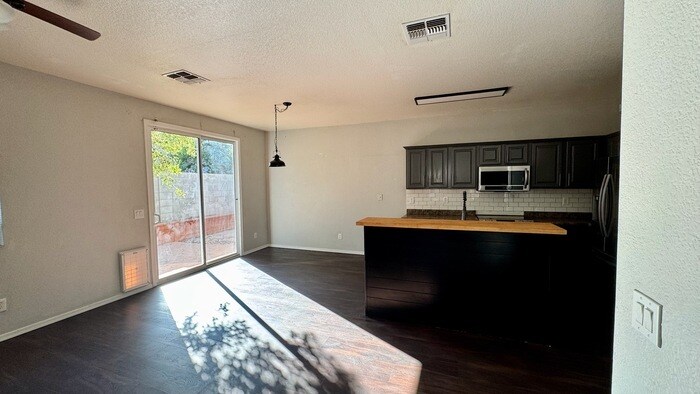 Building Photo - 1221 E Chambers St