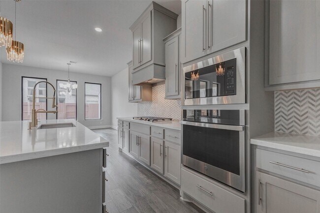 Building Photo - 30627 S Creek Way