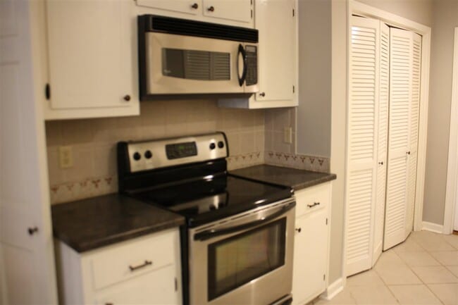 Building Photo - 1833 Greensprings Ln