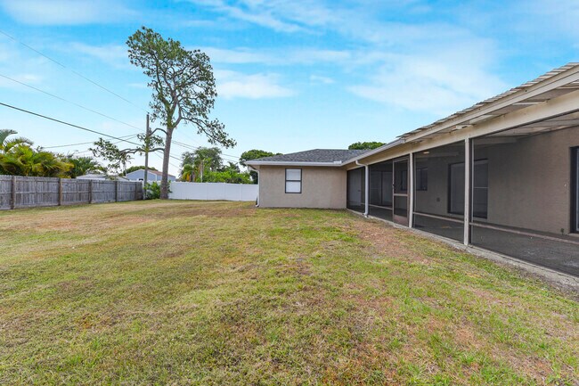 Building Photo - 1168 SE Clifton Ln