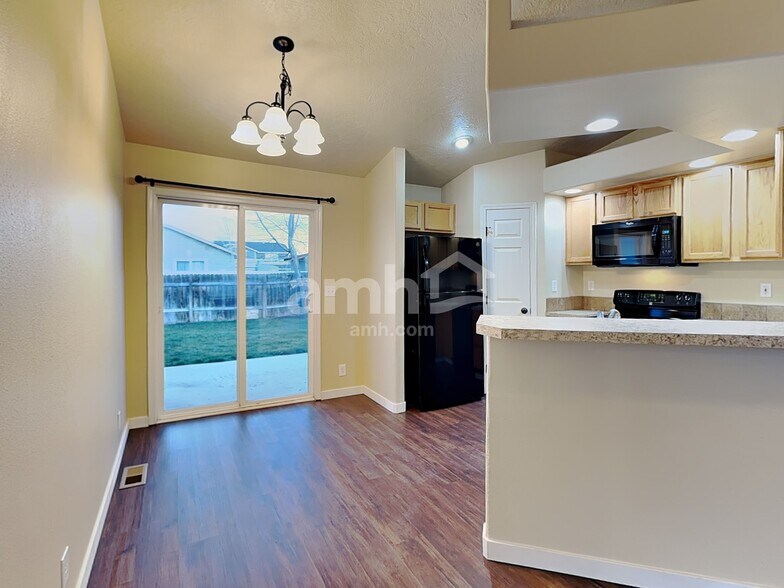 Building Photo - 4707 Oxbow Ave