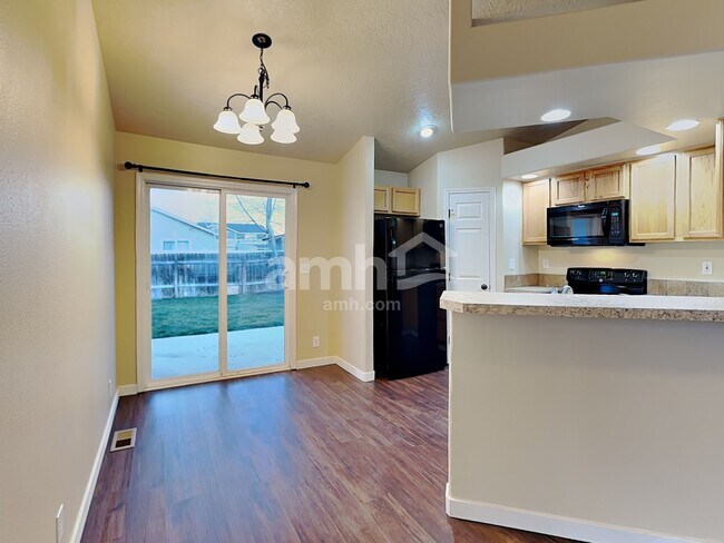 Building Photo - 4707 Oxbow Ave