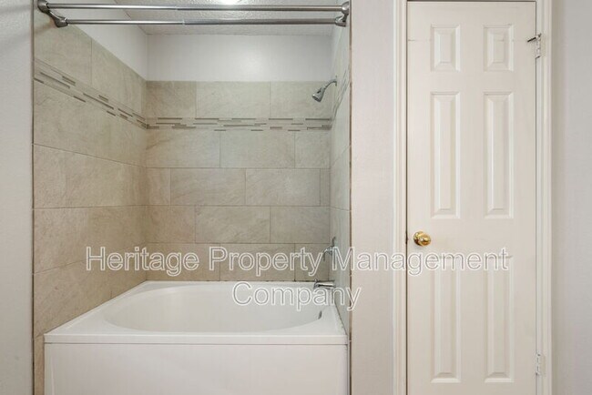 Building Photo - 17427 Sapphire Rim Dr