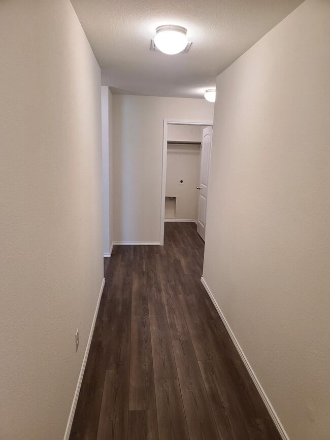 Building Photo - 4009 Renee Dr