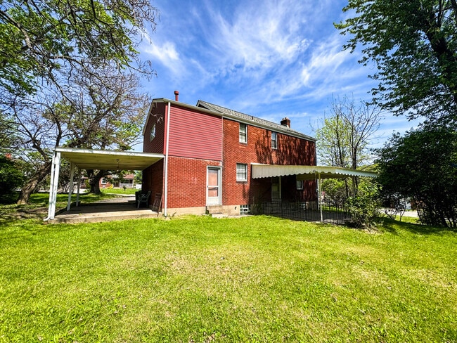 Building Photo - 2710 Henderson Rd