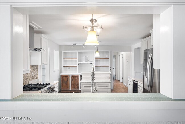 Building Photo - 370 10th St