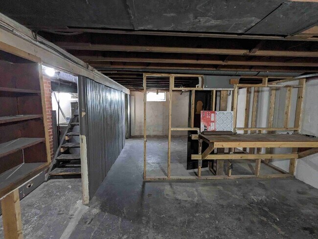 Building Photo - 256 Parkway Dr