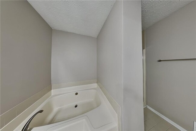 Building Photo - 3094 Calumet Cir NW