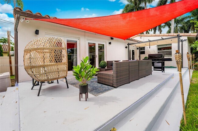 Building Photo - 1622 Mayo St