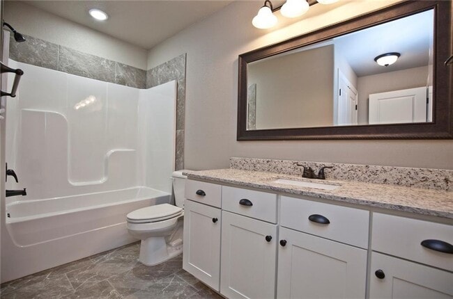 Building Photo - 310-D Commercial St