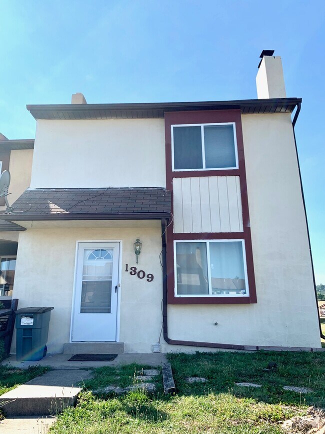 Primary Photo - 1309 Walnut Ridge Est