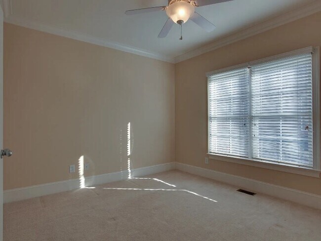 Building Photo - Coming soon! One level living in Franklin-Willow Springs