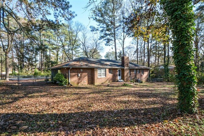 Building Photo - 1316 White Oak St SE