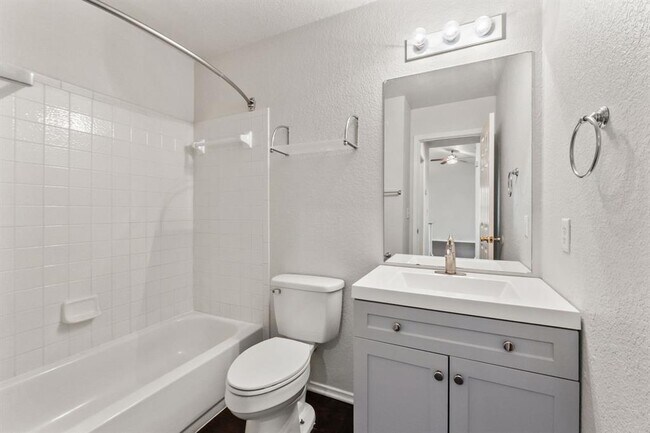 Building Photo - 160 Prairie Springs Loop