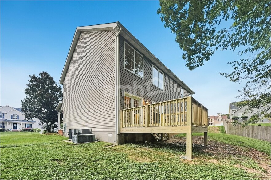 Building Photo - 4905 Sunday Silence Dr
