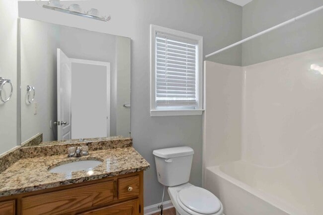 Building Photo - Impressive 4 Bed, 3 Bath Home with Fenced ...
