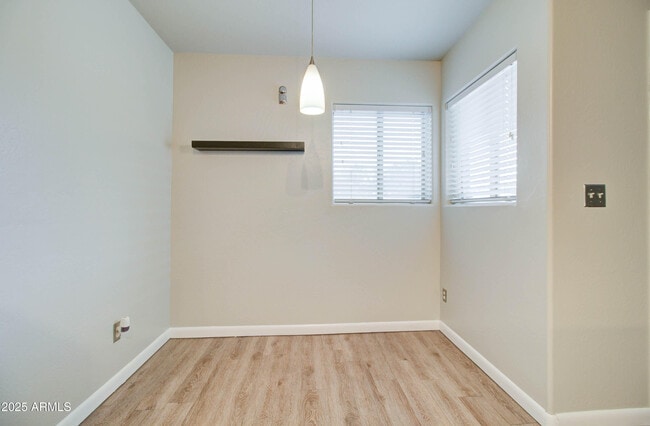 Building Photo - 2311 E Hartford Ave