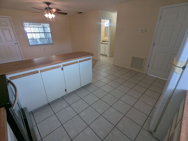 Building Photo - 824 N St Clair Abrams Ave