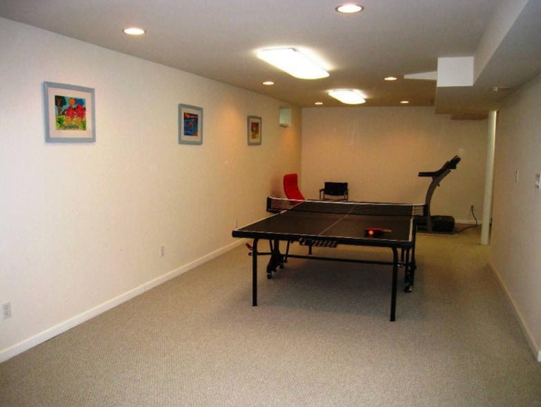 Building Photo - 18 Hansom Rd