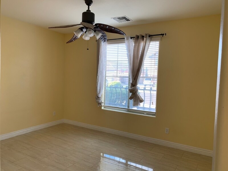 Building Photo - 2493 E Bridgeport Pkwy