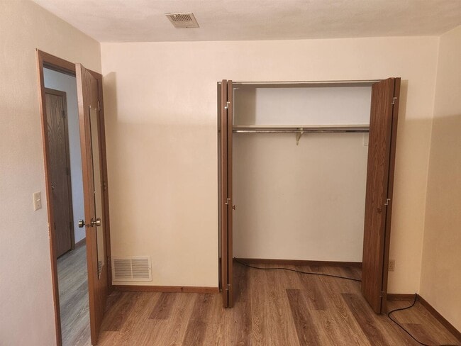 Building Photo - 709 Crosstown Ave