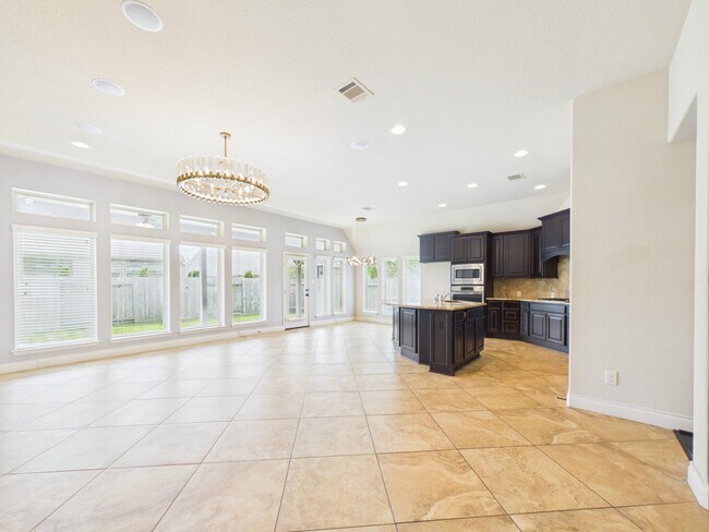 Building Photo - 2807 Naples Park Ln
