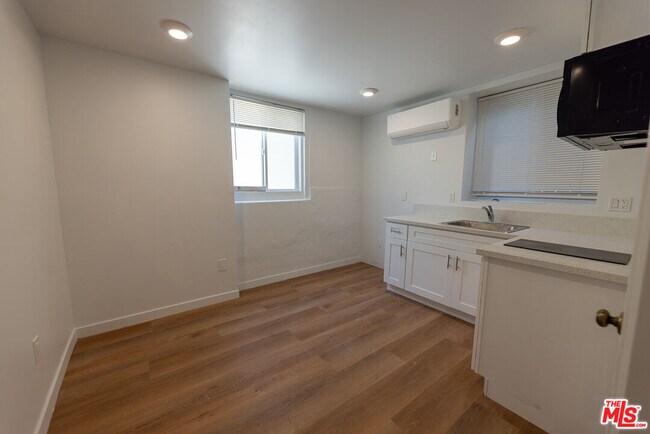 Building Photo - 1420 Alvarado Terrace