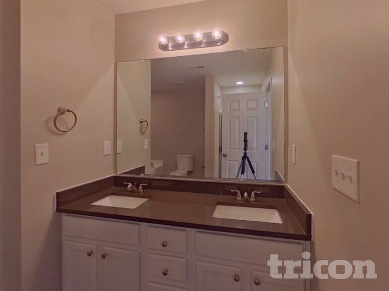 Building Photo - 2008 Pheasant Glen Rd