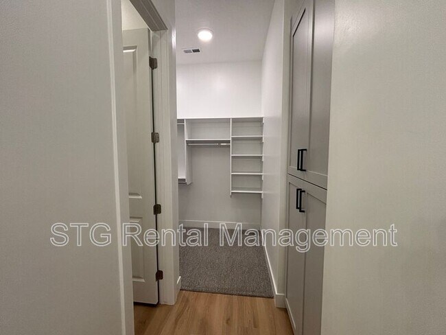 Building Photo - 2963 E Snowberry Dr