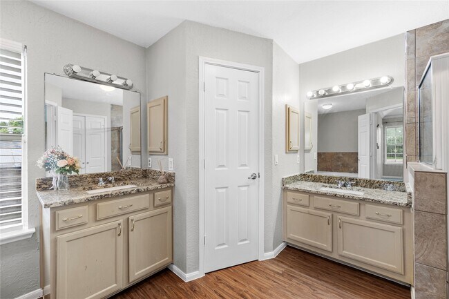Building Photo - 3327 Shady Glen Ln