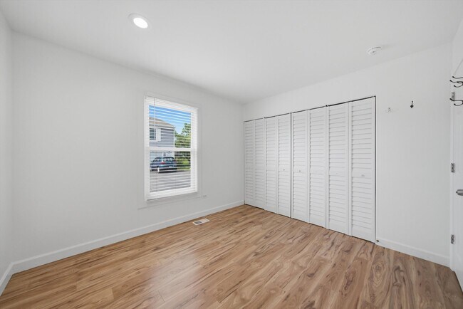 Building Photo - 1046 Hampton Harbor