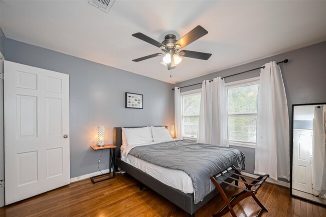 Building Photo - 2163 University Blvd