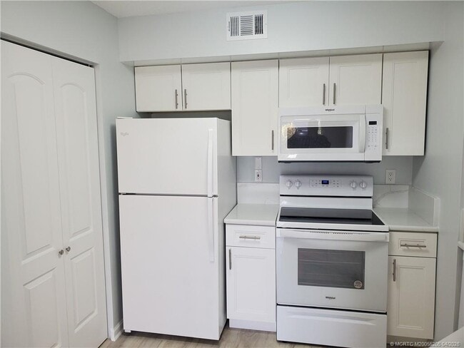 Building Photo - 3617 NW Adriatic Ln