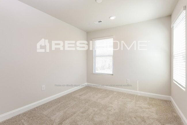 Building Photo - 139 Aurora Ln