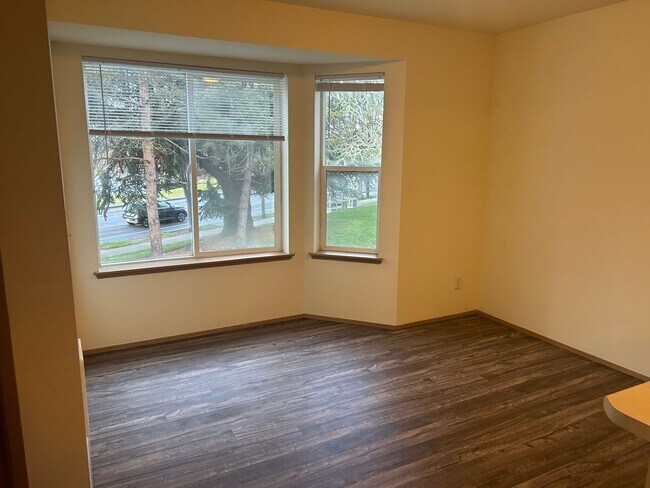 Building Photo - Your Home is Waiting!