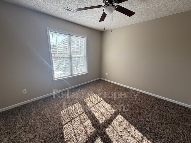 Building Photo - 420 E Rose St