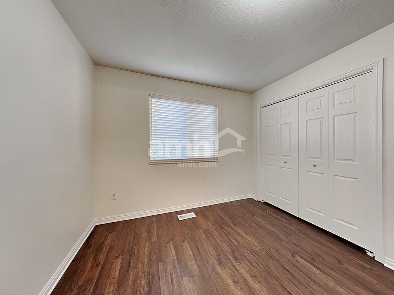 Building Photo - 1420 Pebblecreek Dr S