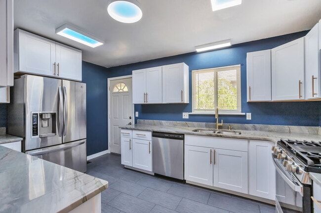 Building Photo - 1107 E 15th Ave