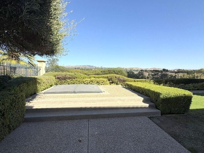 Building Photo - Former Model Home in Desirable Bridges Com...