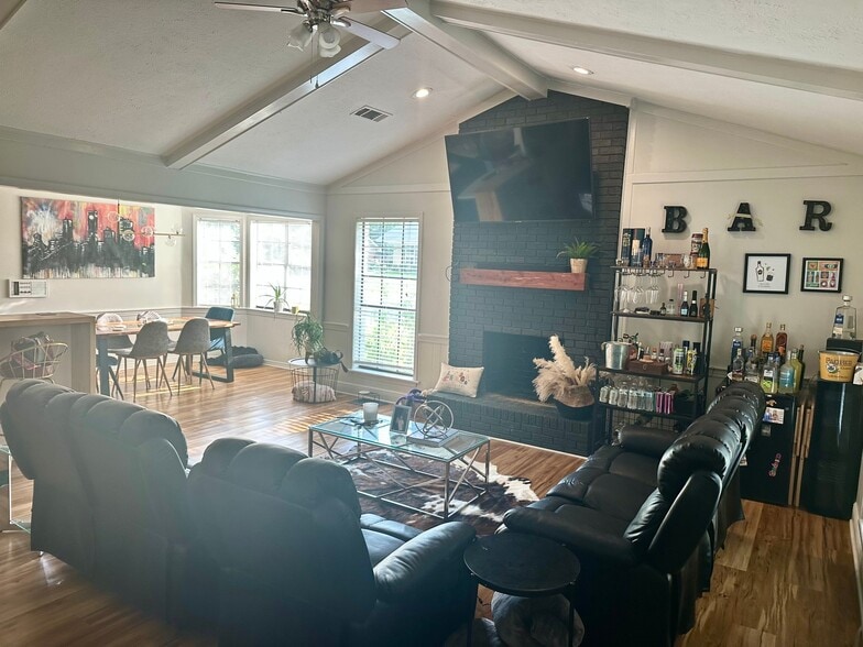 Building Photo - 517 Hunters Creek Cir