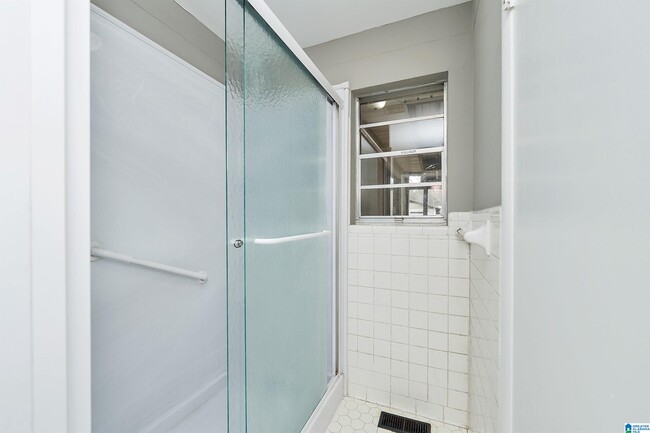 Building Photo - 236 Clifton St