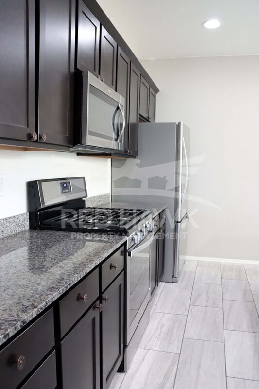 Building Photo - 250 N Sandal